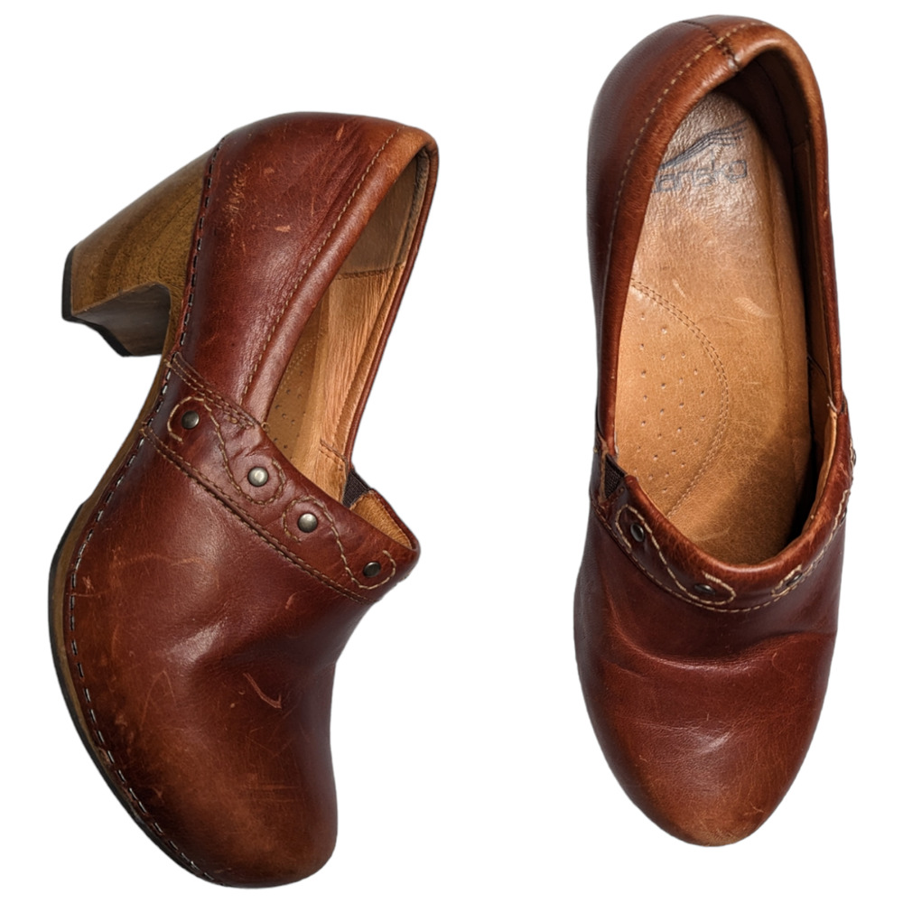 Dansko Riki Saddle Brown Leather Studded Embroidery Wood Heel Clogs EU 40 US 9.5